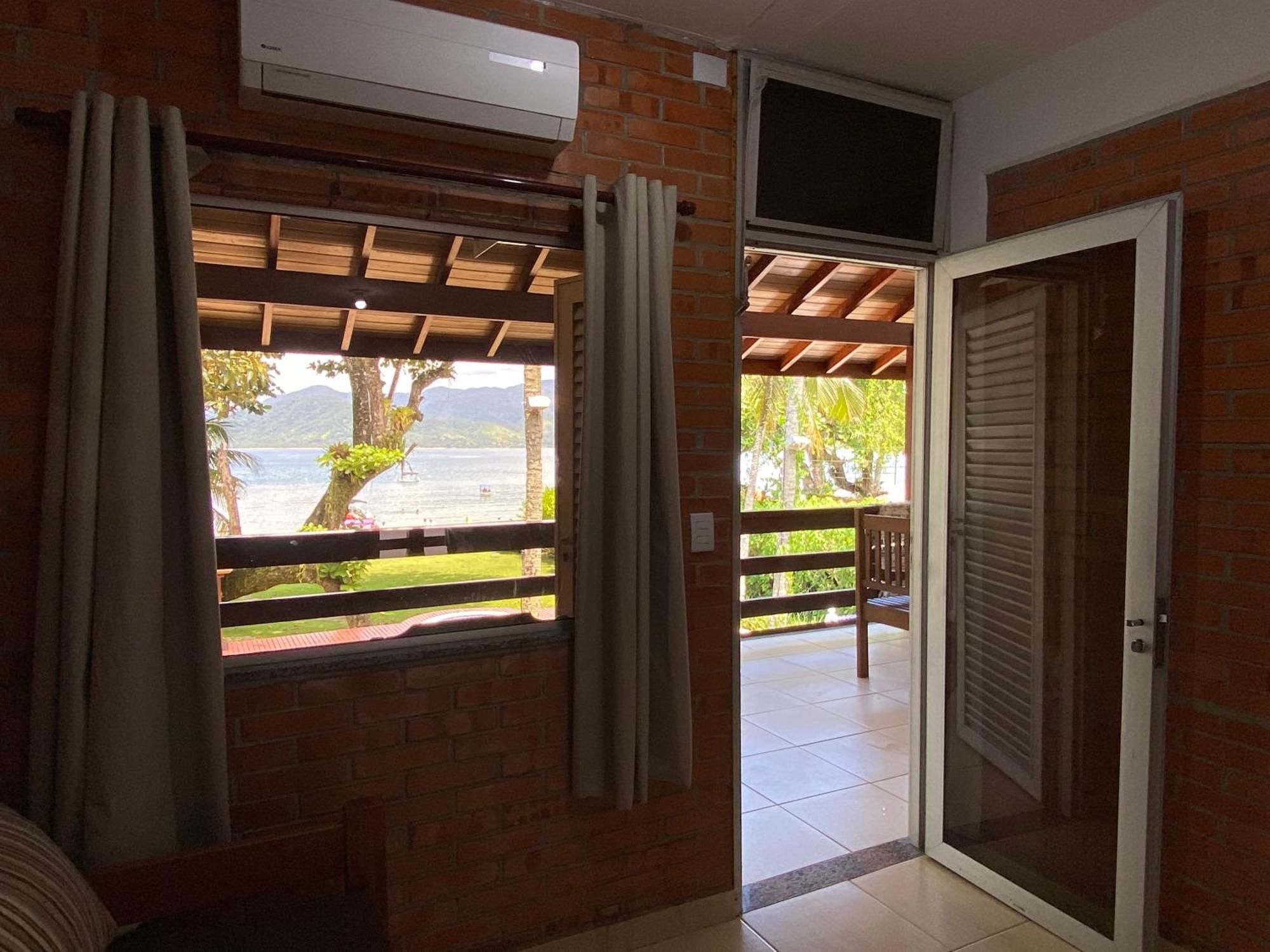 Casa de férias Magnifica Casa Pe Na Areia 4 C/ Ar E Piscina Ubatuba